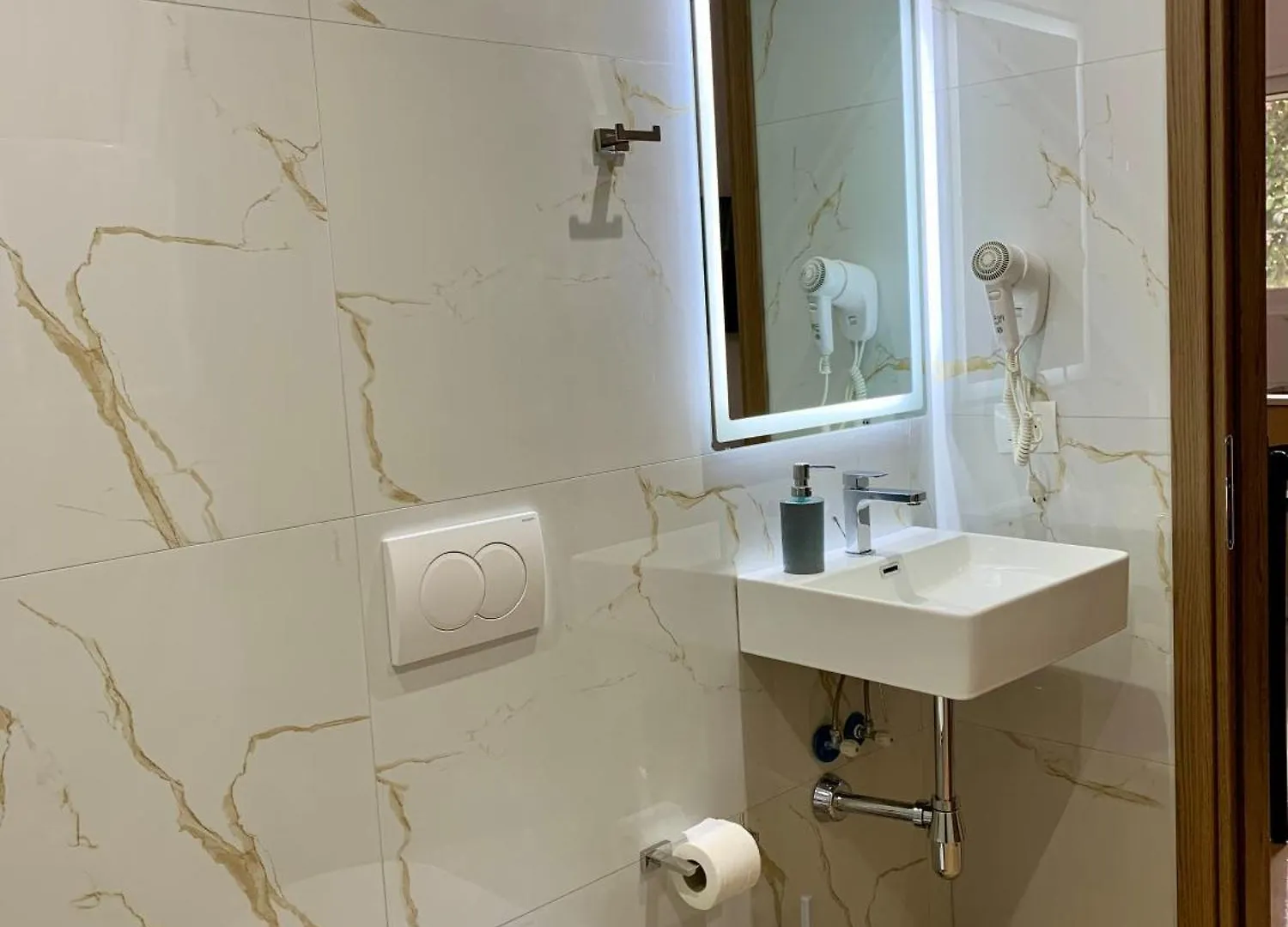 Maxus Apts Sarandë