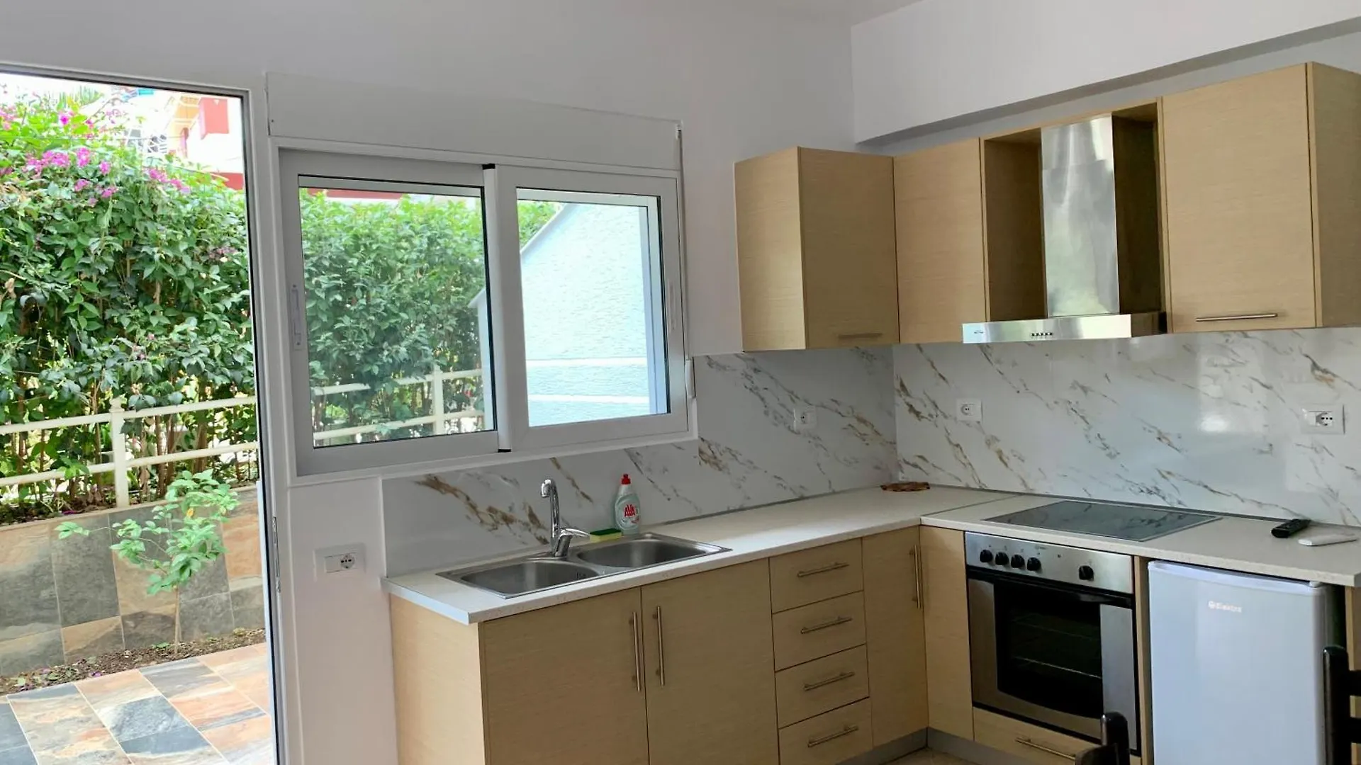 Maxus Apts Sarandë Albanien