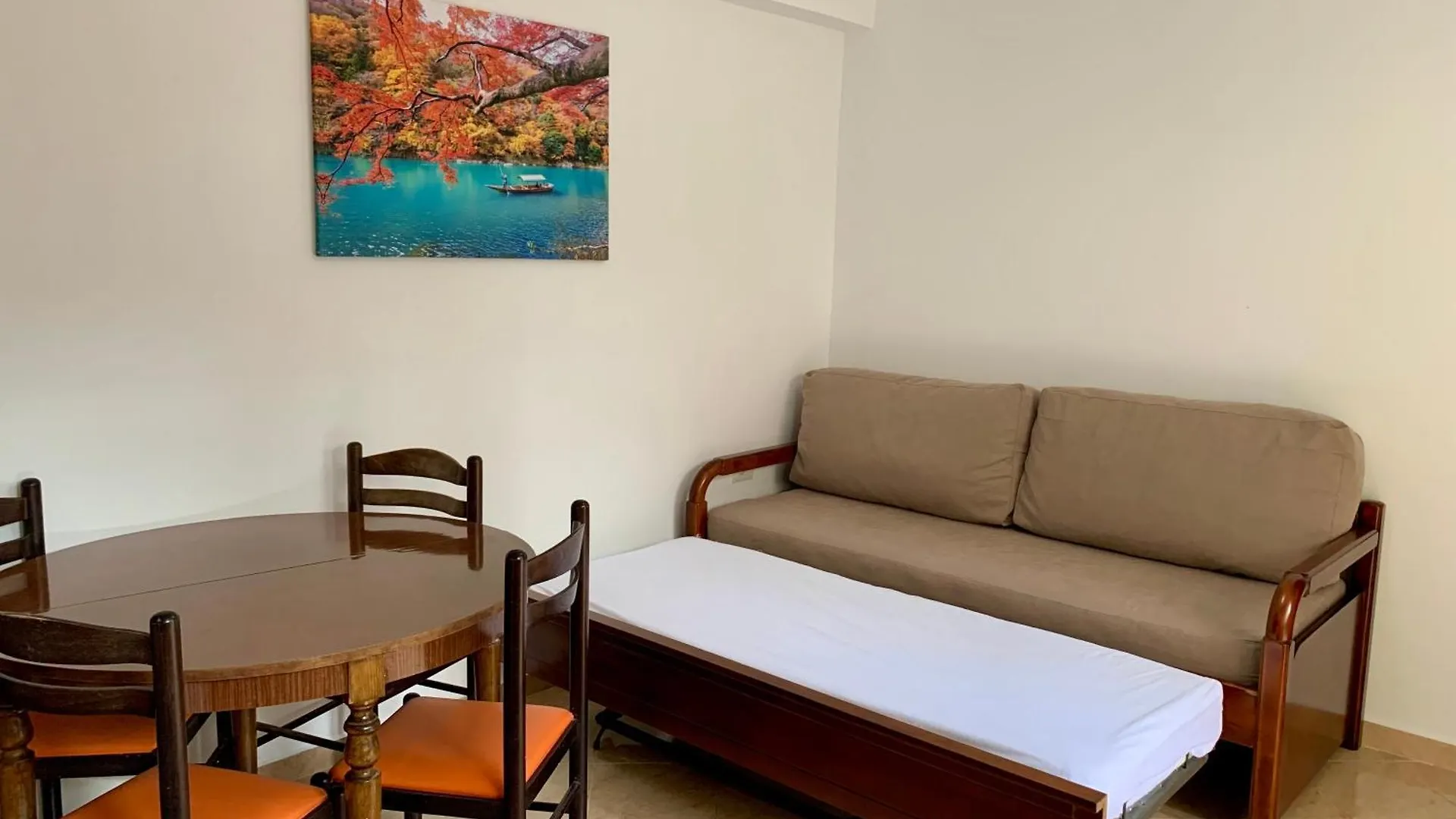 Maxus Apts Sarandë 0*,