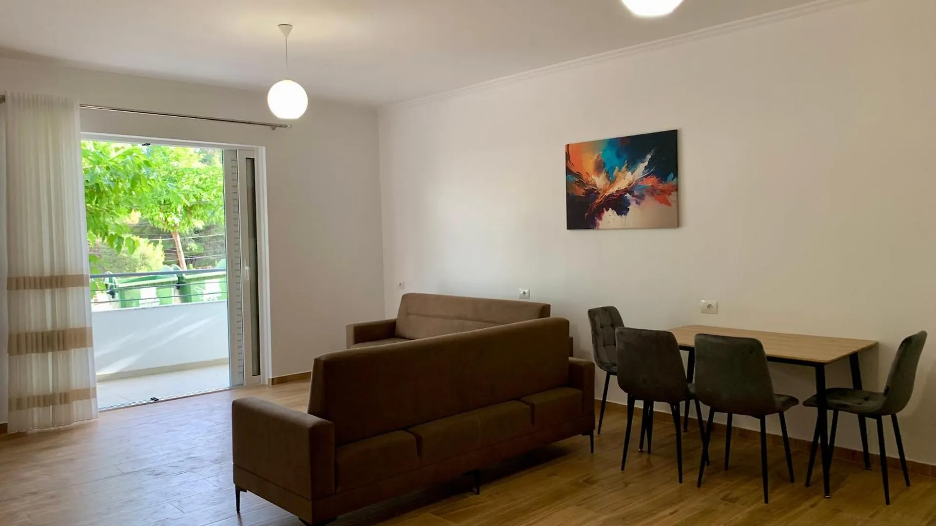 Maxus Apts Sarandë Albania