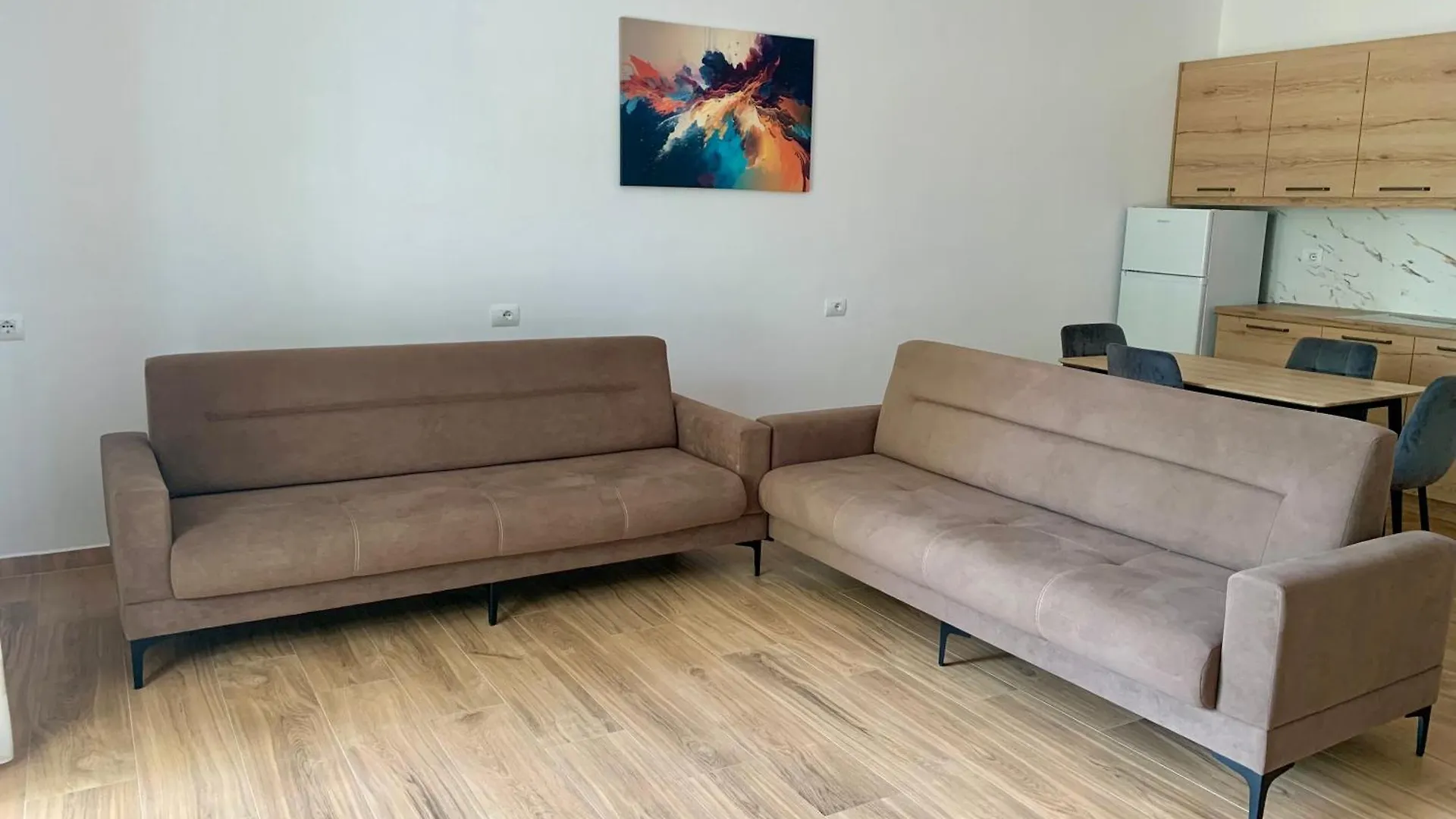 Maxus Apts Sarandë 0*,  Albania